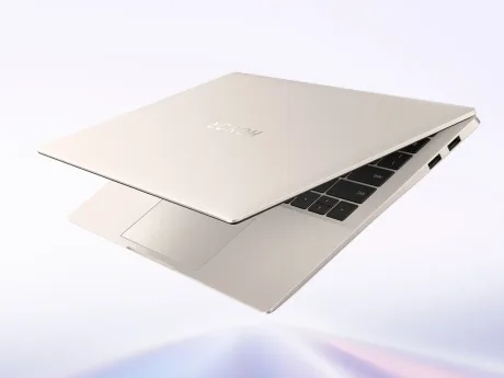 Laptop de business ușor, cu baterie înlocuibilă și conectivitate diversificată.