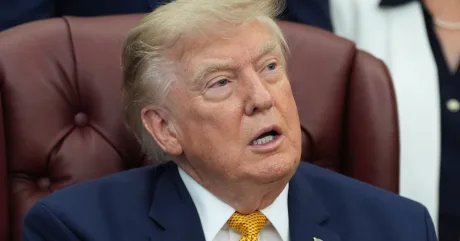 Donald Trump discutând despre negocierile nucleare cu Iranul.