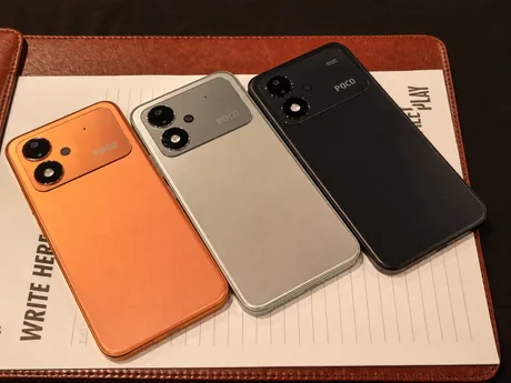 Poco M8 Power în trei culori, cu design simplificat și modul foto distinctiv.
