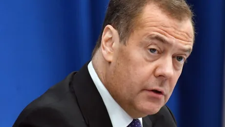 Dmitri Medvedev coordonează revizuirea manualelor școlare din Rusia.