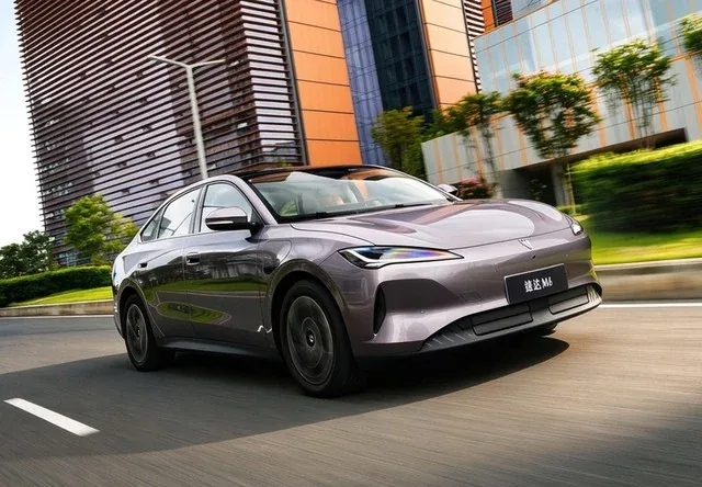 Primul model electric Jetta de la Volkswagen pe străzile din China.