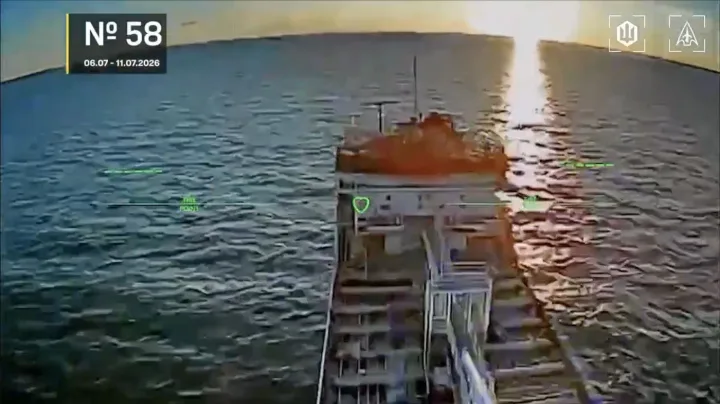 Dronele ucrainene atacă nave rusești în Marea Azov, blocând traficul maritim.