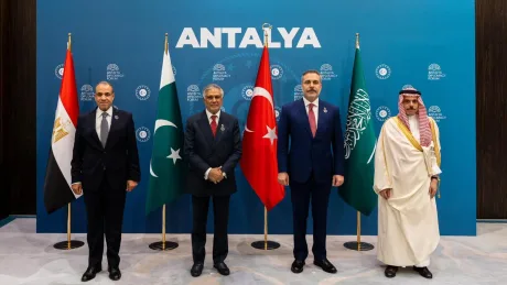 Miniștrii de externe discutând despre pace în contextul conflictului SUA-Iran.