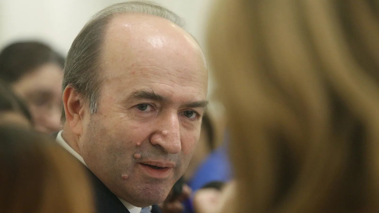 Reținerea unui lector universitar pentru acuzații grave de hărțuire sexuală.