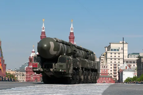 Rusia își mobilizează forțele pentru un posibil conflict cu NATO.