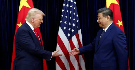 Donald Trump și Xi Jinping se salută înainte de discuții importante.