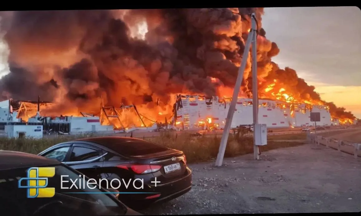 Incendiu masiv la un centru logistic din Tula, afectat de atacuri cu drone.