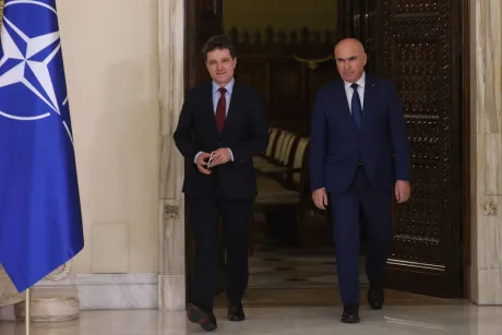 Sever Voinescu și Nicușor Dan discutând despre provocările politice actuale.