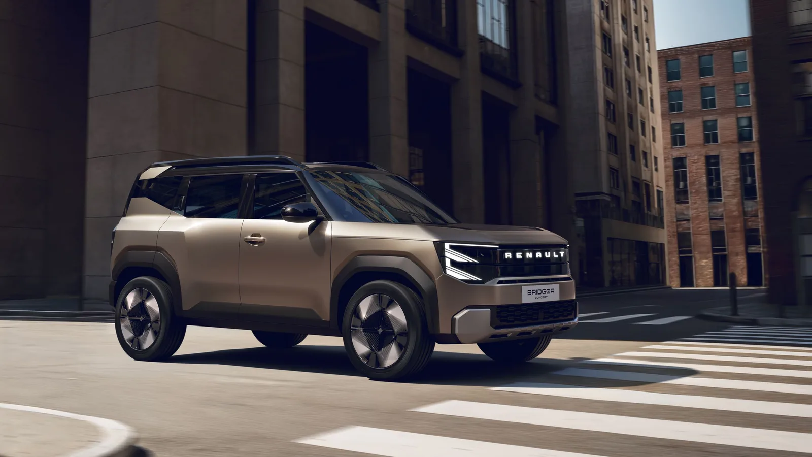 Un vehicul Renault Bridger concept parcând pe o stradă urbană modernă.