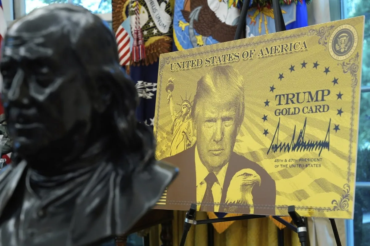 Cardul Trump Gold, simbol al programului de viză exclusivist.