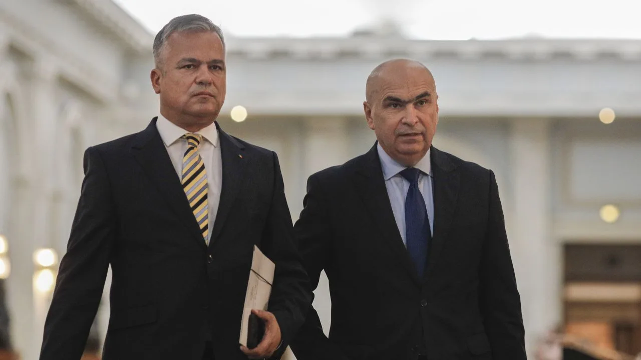 Doi lideri politici discutând despre viitorul partidului în contextul unui congres important.