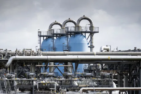 Instalație de stocare gaze, simbol al crizei energetice din Europa.