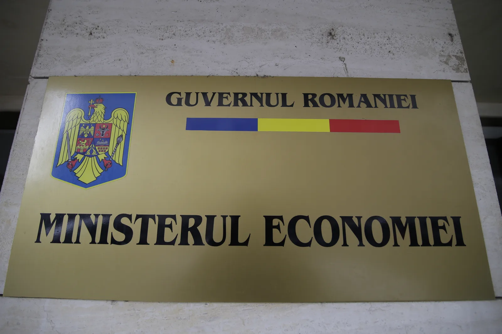 Placa de identificare a Ministerului Economiei din România.