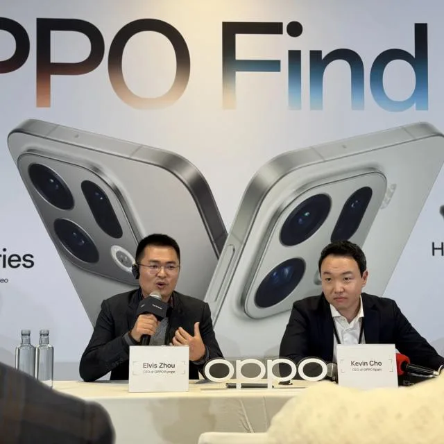 Elvis Zhou discutând despre strategia OPPO pentru piața premium din Europa.
