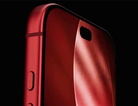 Detaliu al designului iPhone 18 cu Dynamic Island mai mic și camera frontală.