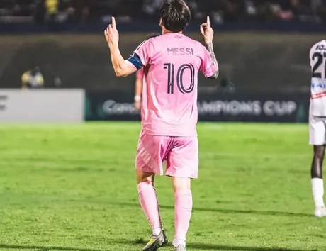Lionel Messi sărbătorește un gol important la Cupa Mondială.