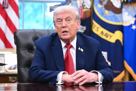 Donald Trump discutând despre influența asupra conducerii Iranului.
