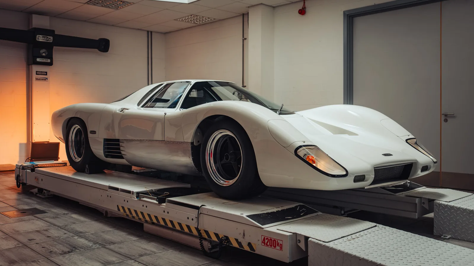 M6GT unic, construit conform desenelor originale ale lui Bruce McLaren.