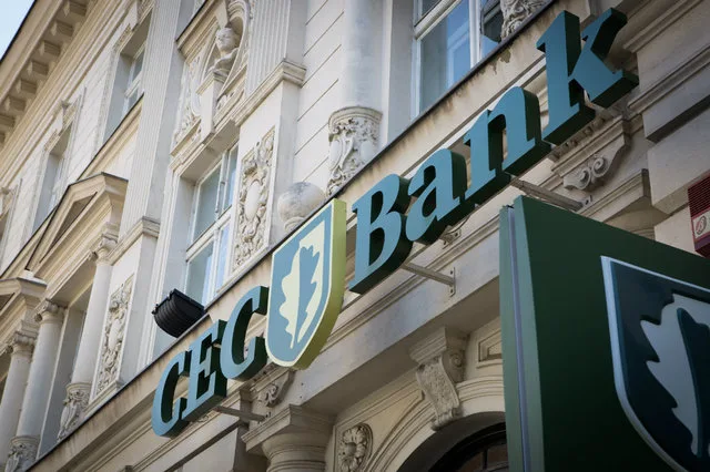 Clădirea CEC Bank, simbol al stabilității financiare în România.