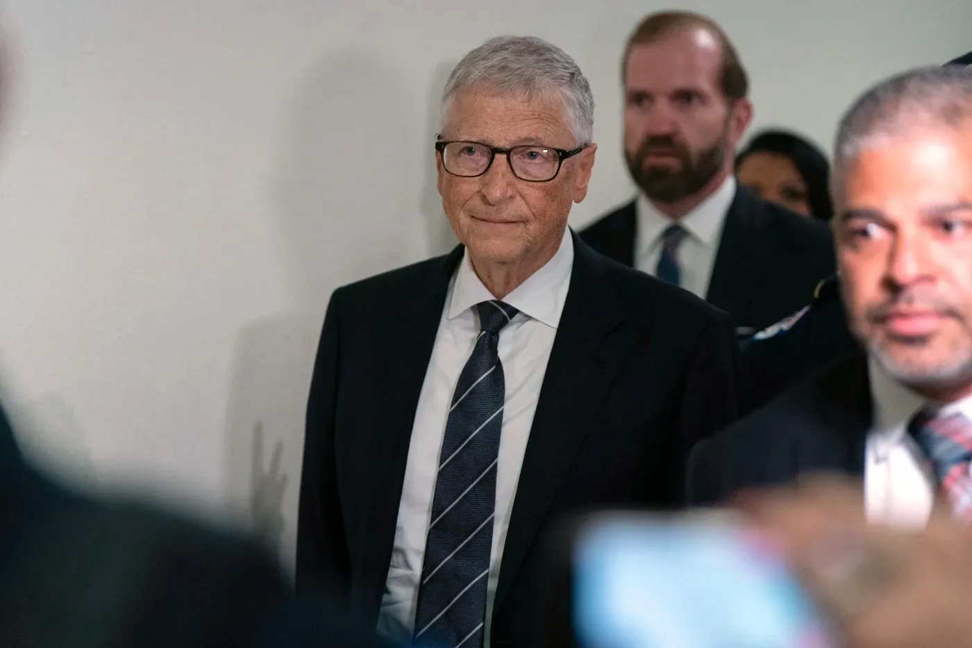 Bill Gates discută despre riscurile inteligenței artificiale în fața comisiei.