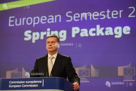 Reprezentant al Comisiei Europene discutând despre măsurile României pentru deficitul bugetar.