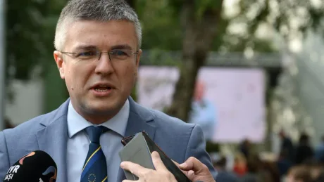 Ministrul Economiei discutând despre bugetul pe 2026.