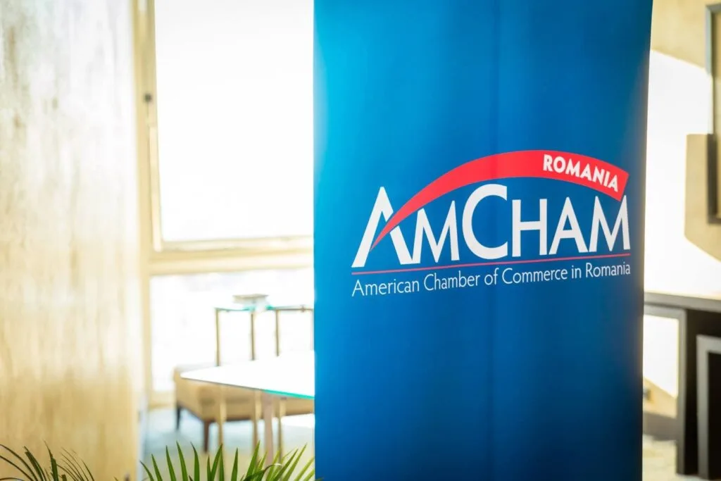 Banner AmCham România, subliniind importanța reformelor pentru credibilitatea economică.