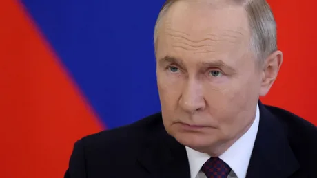 Vladimir Putin discutând despre evenimentele de 9 Mai la Moscova.