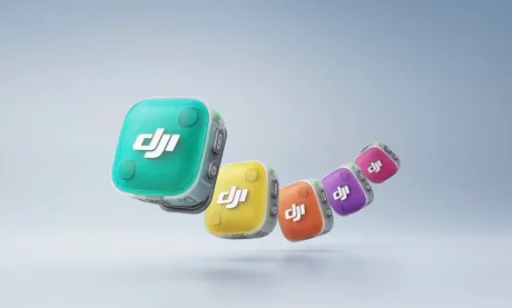 Microfoane wireless cu design modern și fețe interschimbabile colorate.