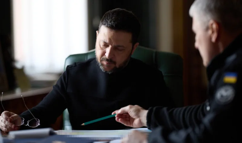 Volodimir Zelenski discutând despre strategia Ucrainei în fața camerelor.