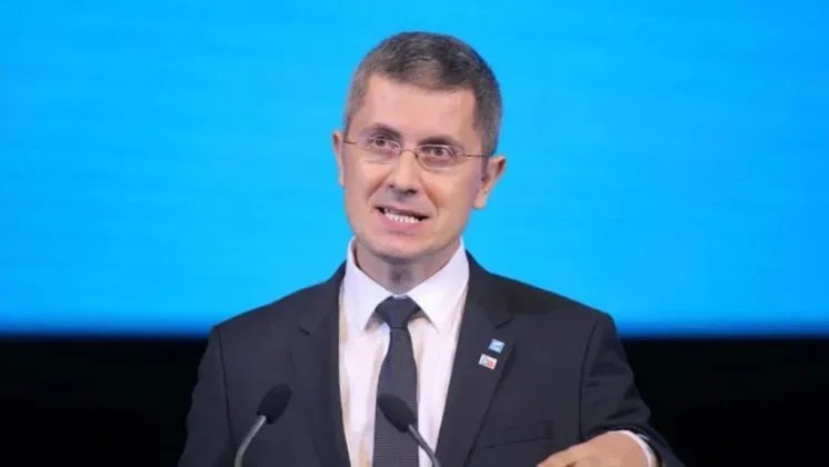 Dan Barna discută despre criza politică și riscurile economice din România.