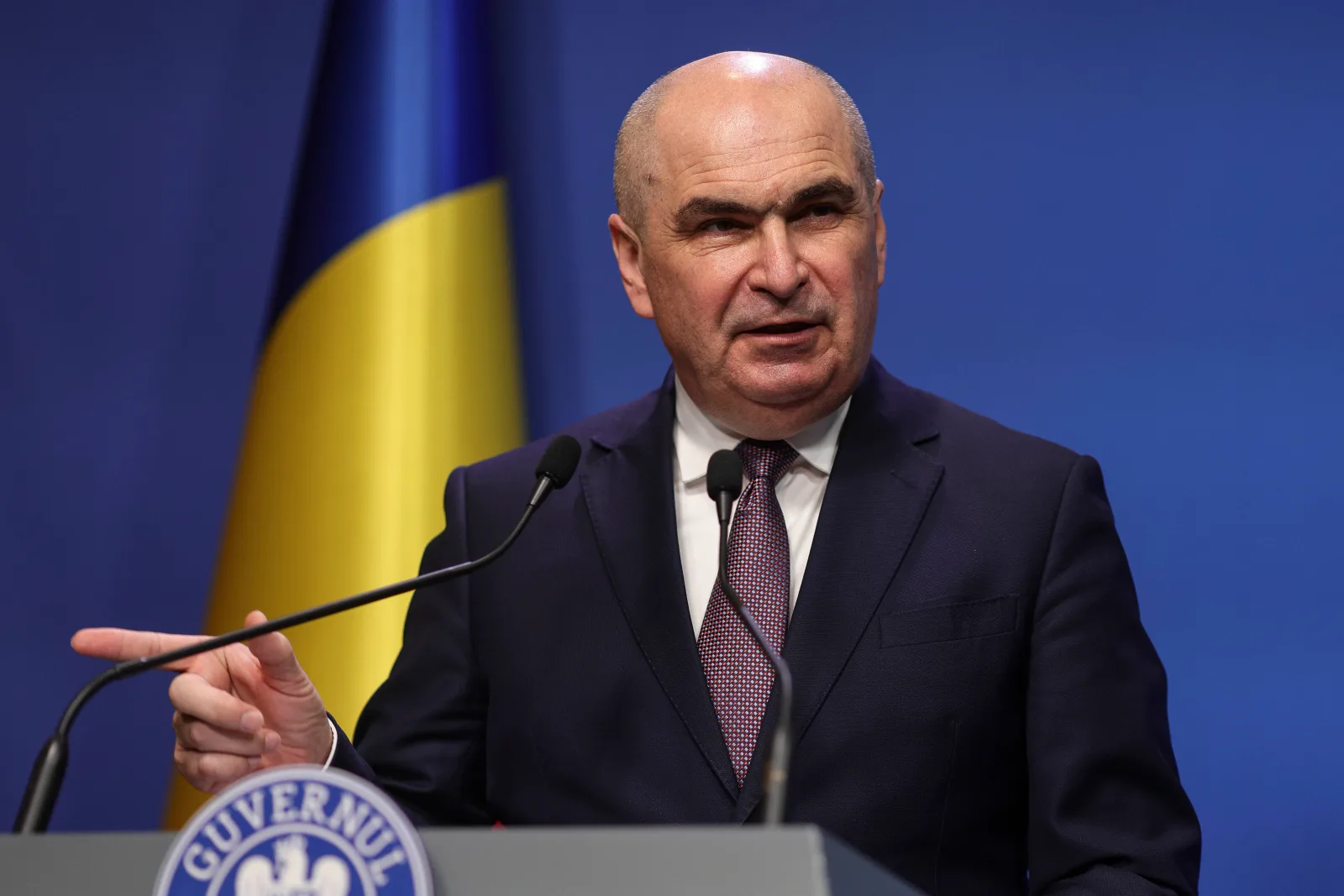 Ilie Bolojan discută despre impactul bugetar al restanțelor salariale ale magistraților.