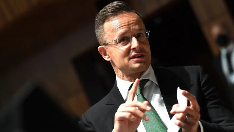 Péter Szijjártó discutând despre cheltuieli publice controversate.