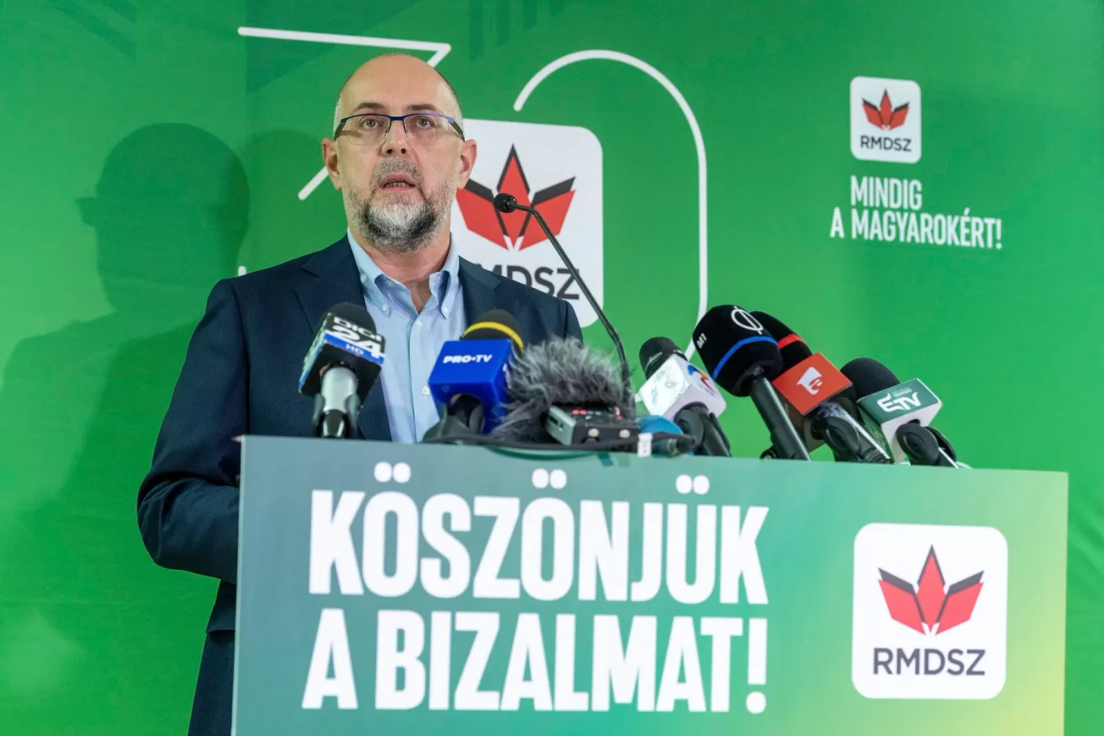 Kelemen Hunor discută despre propunerea unui guvern de tranziție în România.