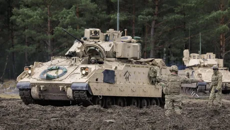Prototipul Lynx XM30 în timpul testării pe teren accidentat.
