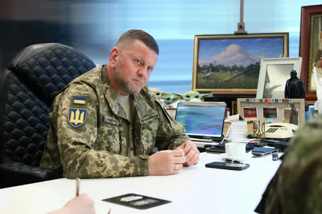 Valeri Zalujnîi discutând despre riscurile conflictului din Iran.