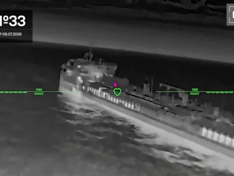 Nave rusești în Marea Azov, afectate de atacuri cu drone.
