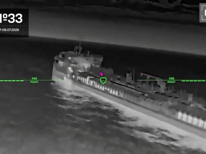 Nave rusești în Marea Azov, afectate de atacuri cu drone.