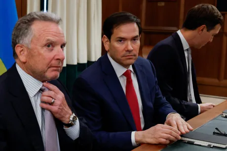 Marco Rubio și Steve Witkoff discută despre acordul cu Iranul în cadrul unui briefing.