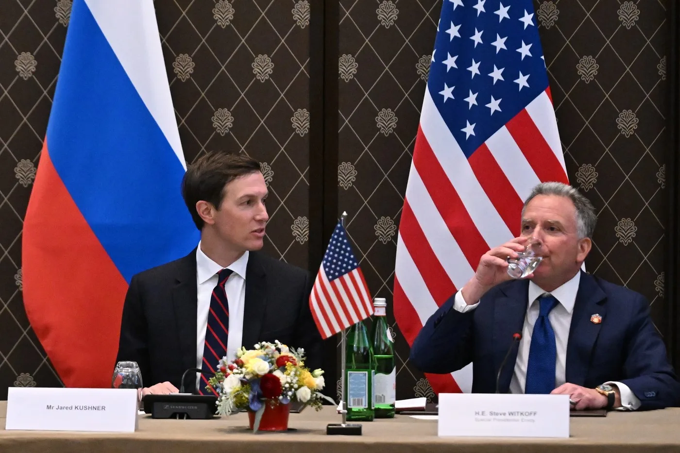 Emisarii lui Trump discută despre proiecte economice la Kiev, după întâlnirea cu Putin.