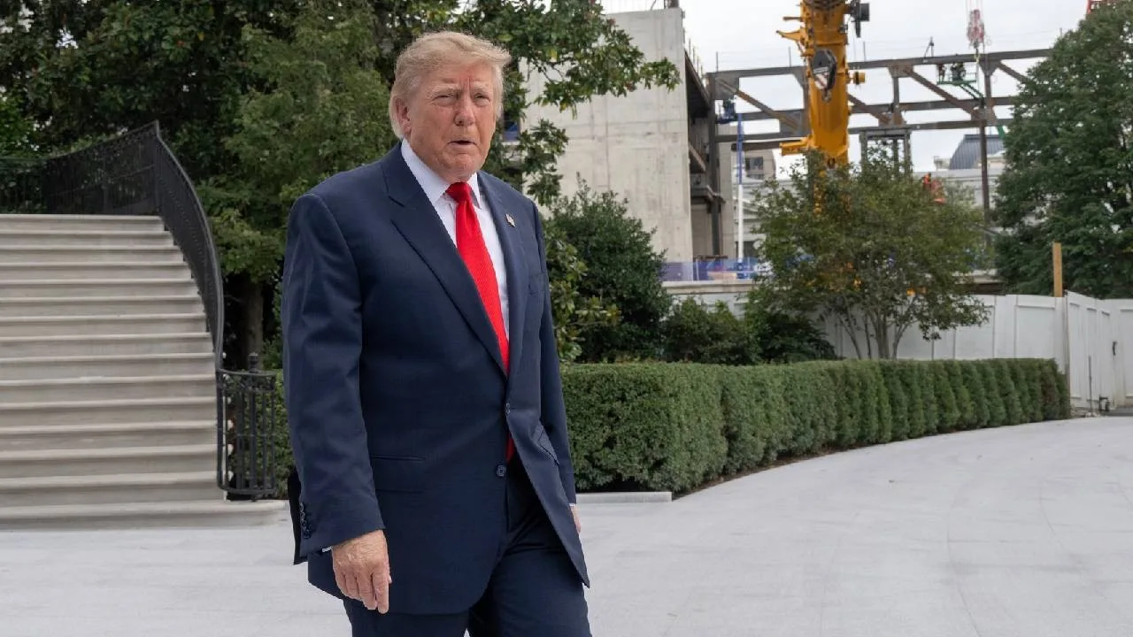 Donald Trump se îndreaptă spre Casa Albă în contextul donațiilor mari.