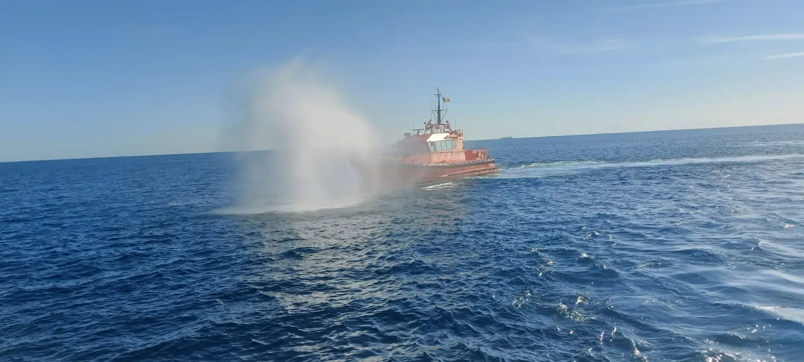 Intervenție navală în Marea Neagră pentru salvarea marinarilor dispăruți.