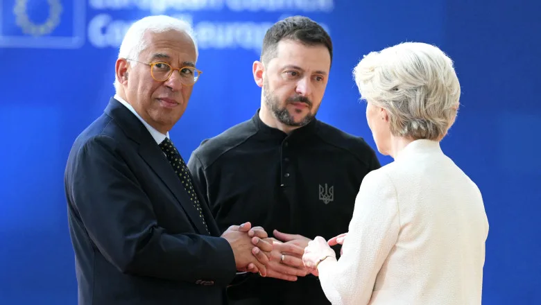 Lideri europeni discutând despre sancțiunile împotriva Rusiei la Bruxelles.
