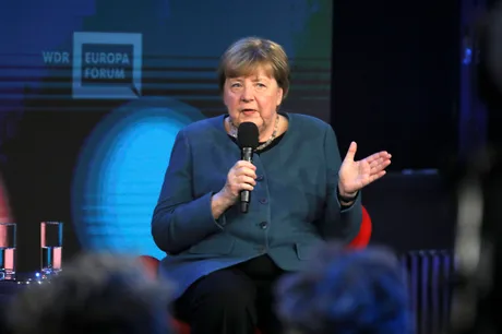 Angela Merkel discutând despre importanța compromisului în politică.