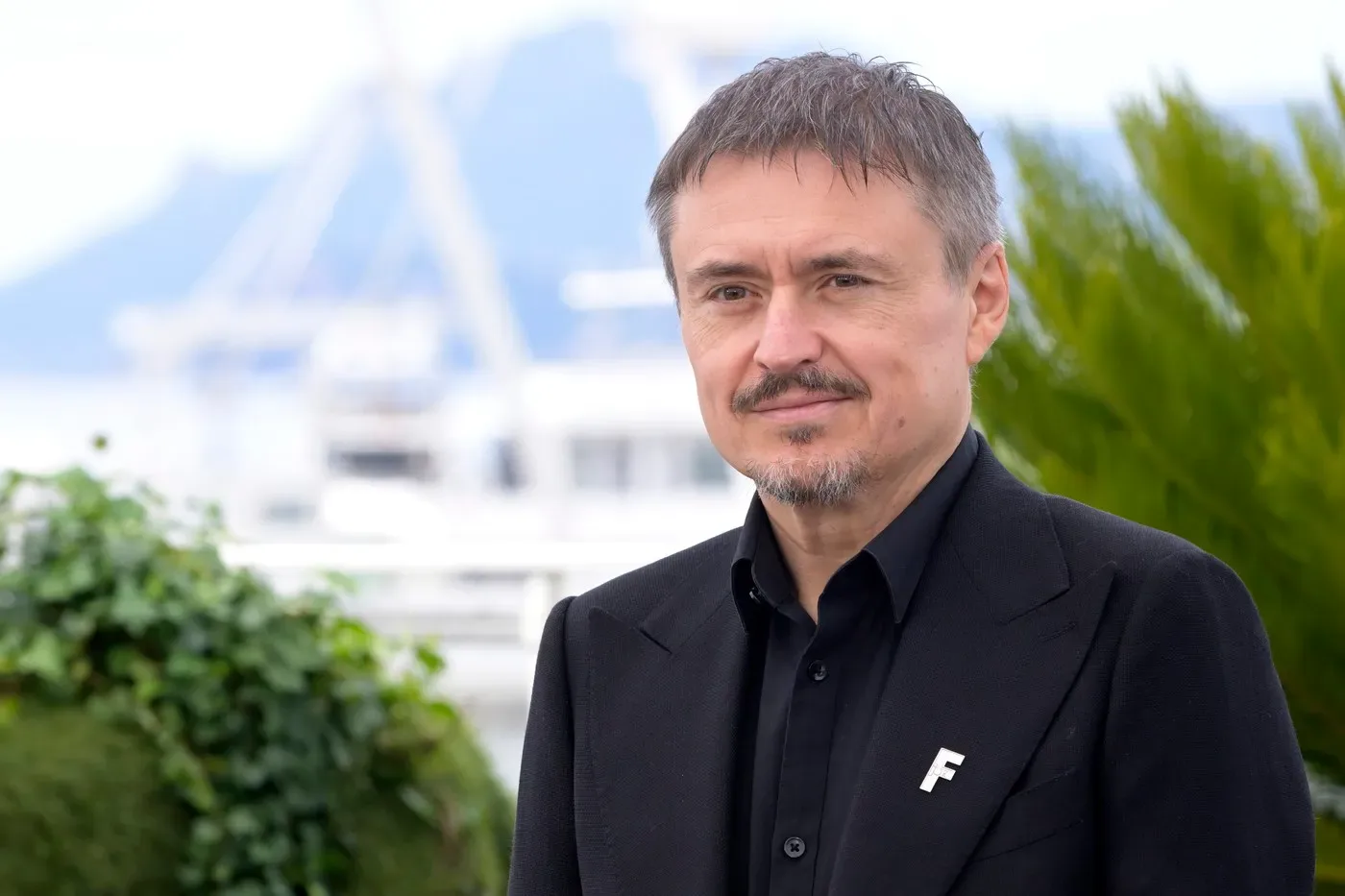 Cristian Mungiu discută despre impactul inteligenței artificiale în cinema.