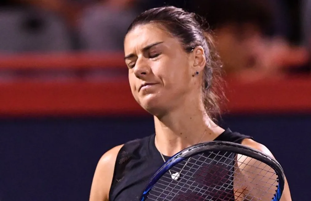 Sorana Cîrstea, dezamăgită după înfrângerea de la Roland-Garros.
