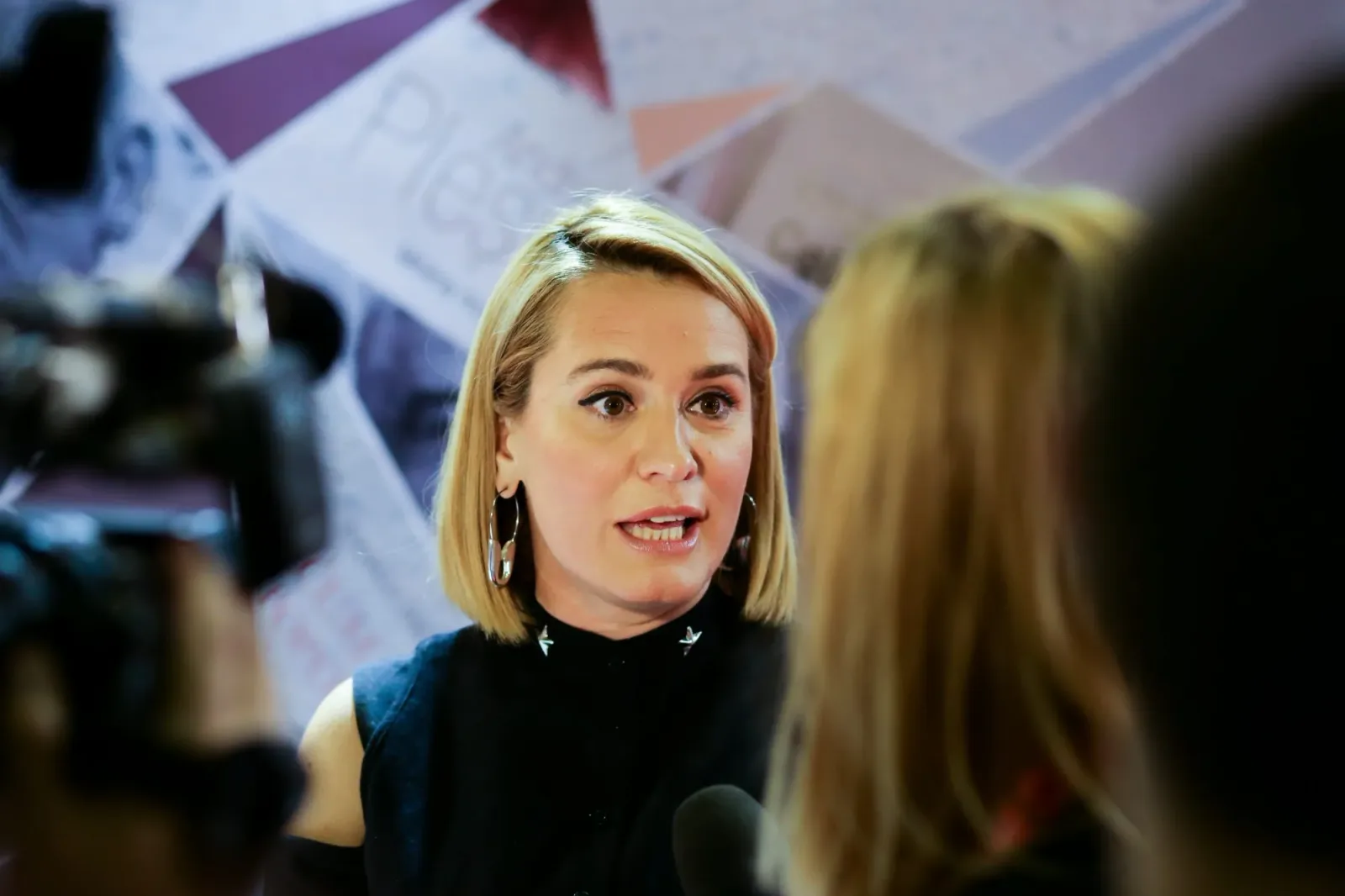 Andreea Esca discută despre rolul inteligenței artificiale în televiziune.