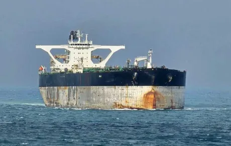 Petrolierul FINA A navigând pe Marea Neagră, sub sancțiuni internaționale.