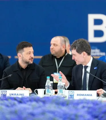 Zelenski discută despre cooperarea în apărare cu oficiali români.
