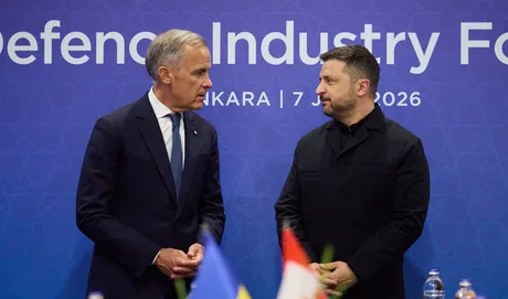 Mark Carney și Volodimir Zelenski discutând despre parteneriatul dintre Canada și Ucraina.
